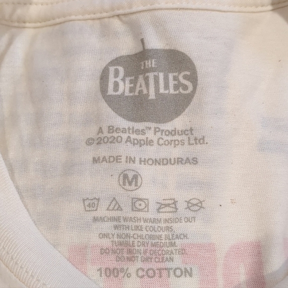 Nasty Gal The Beatles American Tour 1964 Short Sleeve Graphic Band Tee in Cream - Picture 5 of 7